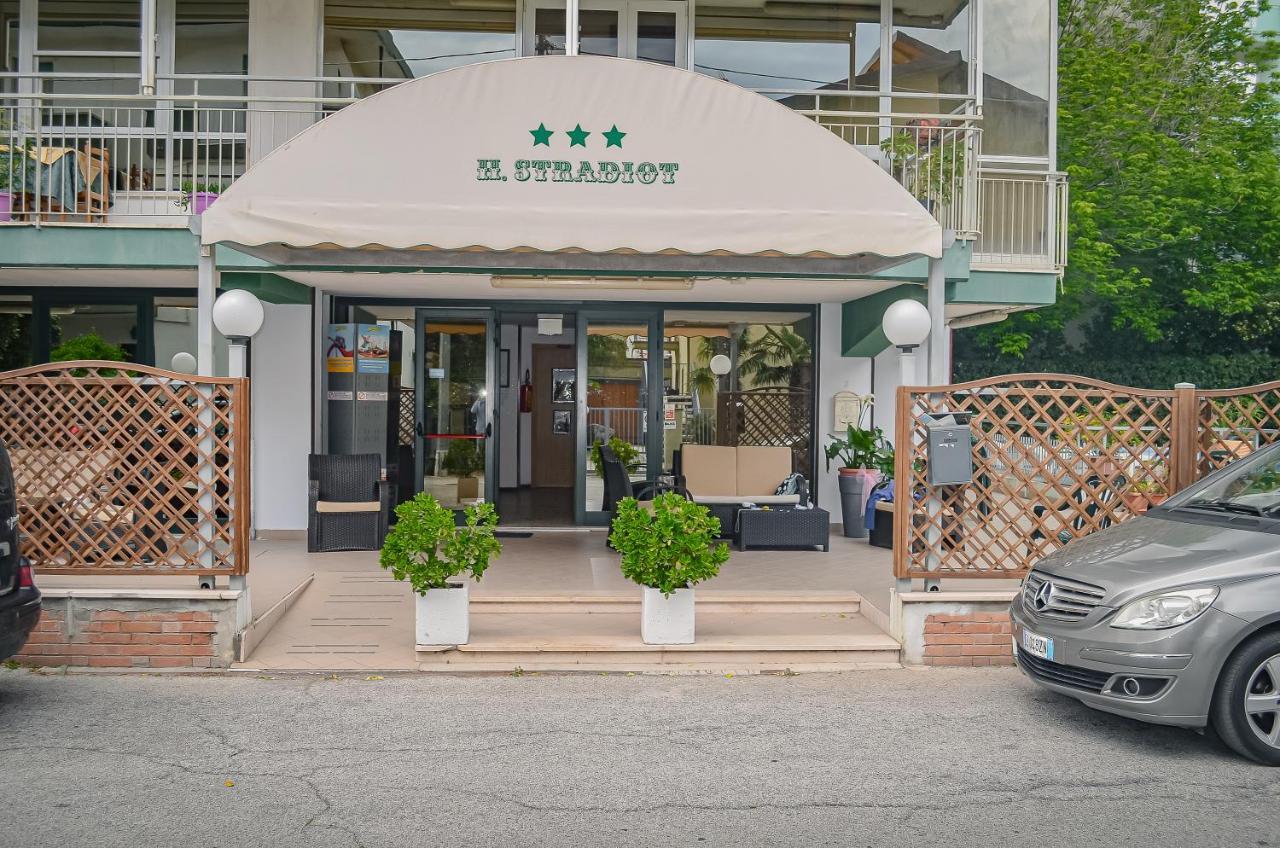 Hotel Stradiot Ріміні Екстер'єр фото