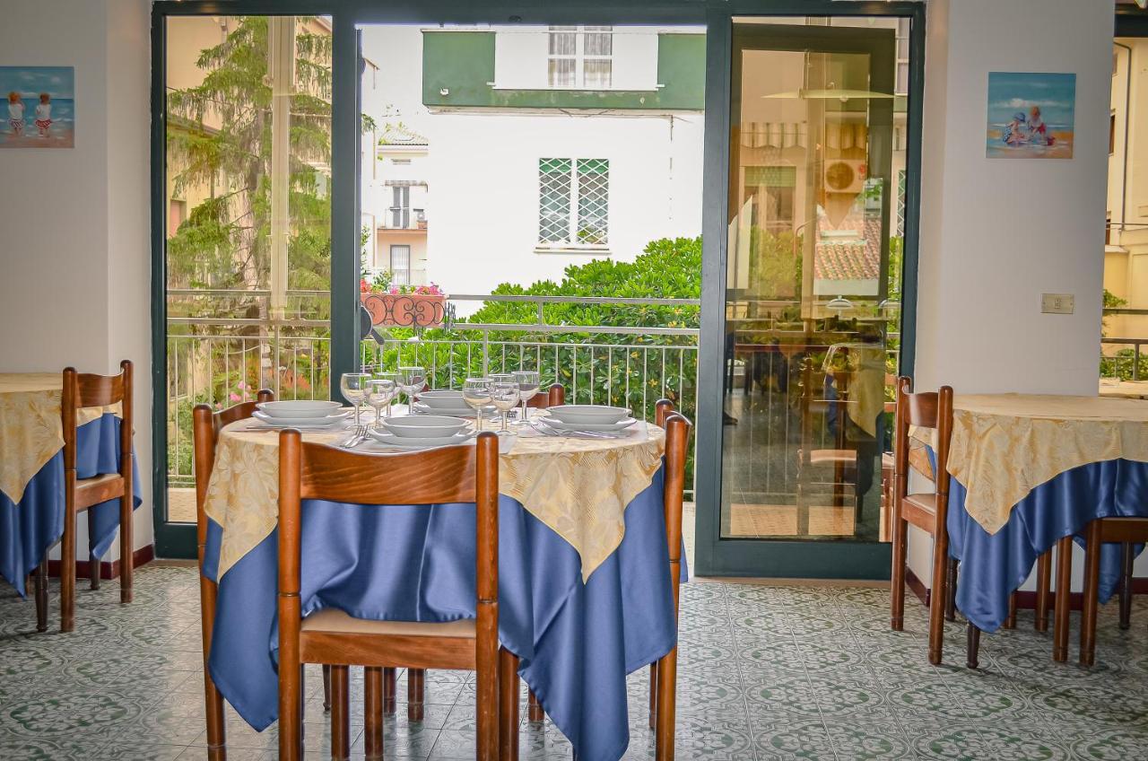 Hotel Stradiot Ріміні Екстер'єр фото