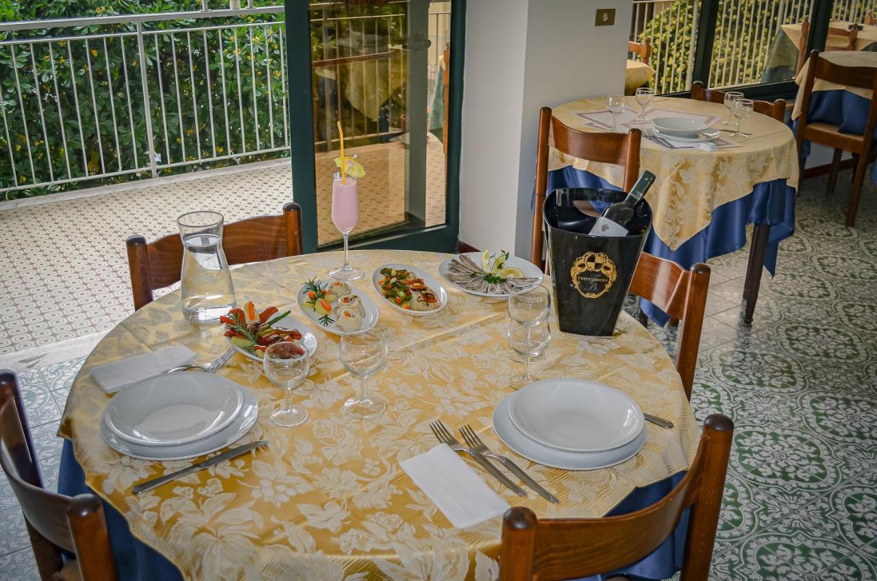 Hotel Stradiot Ріміні Екстер'єр фото