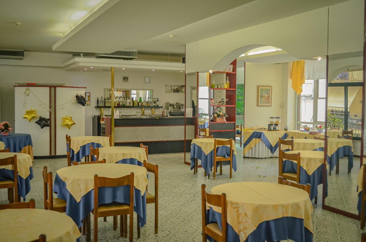 Hotel Stradiot Ріміні Екстер'єр фото