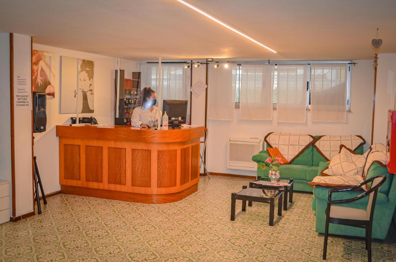 Hotel Stradiot Ріміні Екстер'єр фото