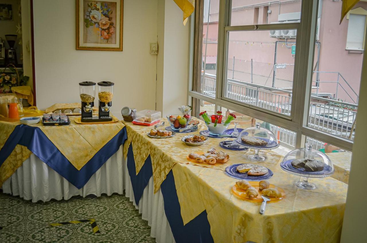Hotel Stradiot Ріміні Екстер'єр фото