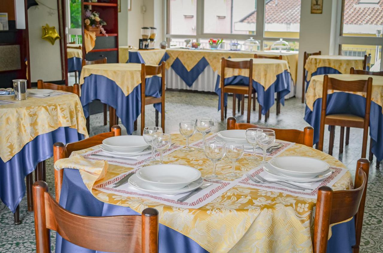 Hotel Stradiot Ріміні Екстер'єр фото