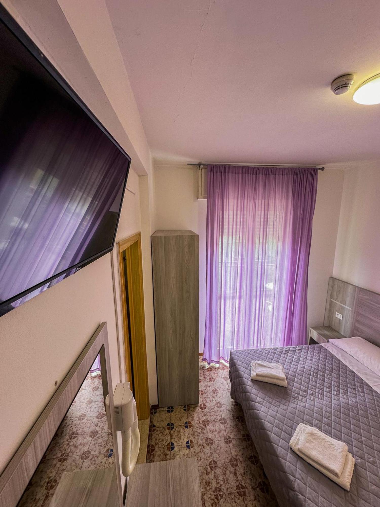 Hotel Stradiot Ріміні Екстер'єр фото